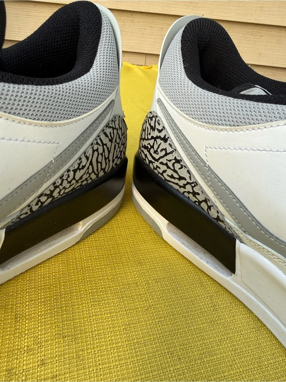 Nike Men’s Black, White & Gray Low-Top Sneaker with Elephant-Print Heel
